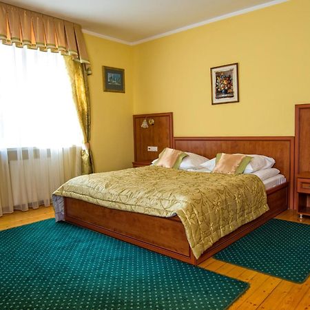 Hotel Adalbertus グニェズノ エクステリア 写真