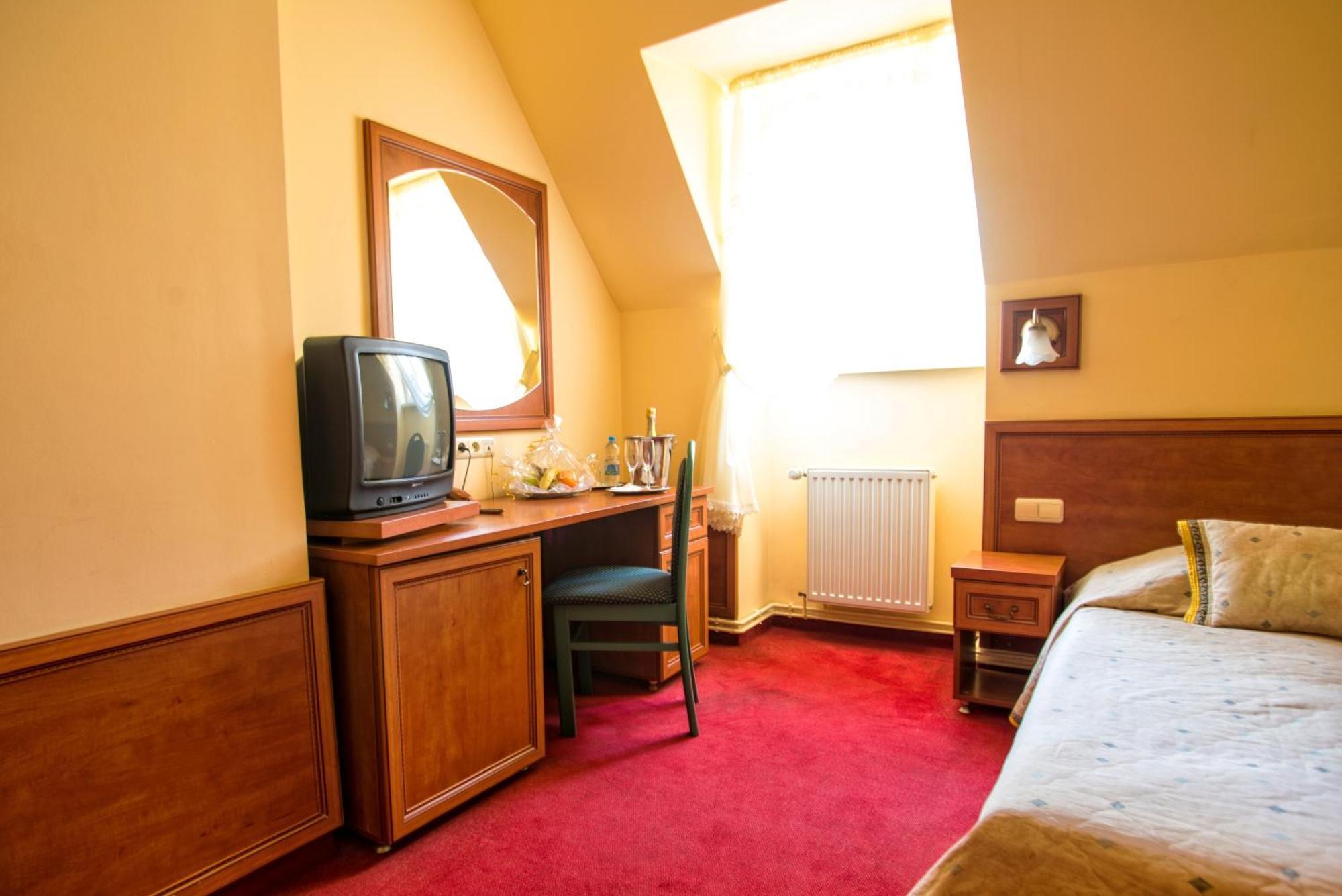 Hotel Adalbertus グニェズノ 部屋 写真