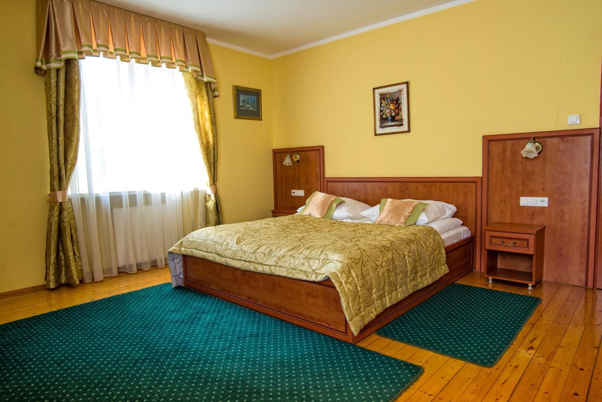 Hotel Adalbertus グニェズノ エクステリア 写真