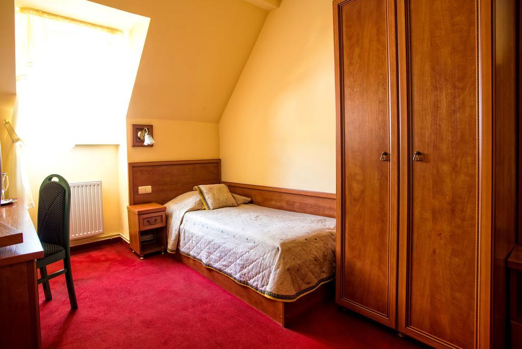 Hotel Adalbertus グニェズノ 部屋 写真