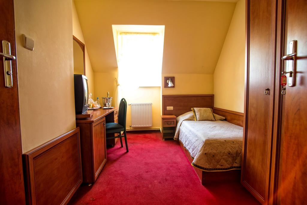 Hotel Adalbertus グニェズノ 部屋 写真